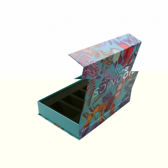 Full pattern printing magnetic paper box with EVA padding