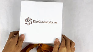 boîte cadeau pliante blanche avec logo personnalisé imprimé