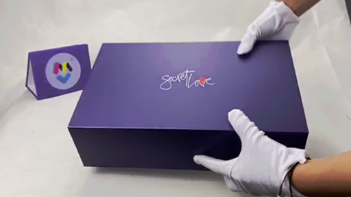 boîte cadeau magnétique imprimée couleur violette personnalisée  découpé  EPE mousse